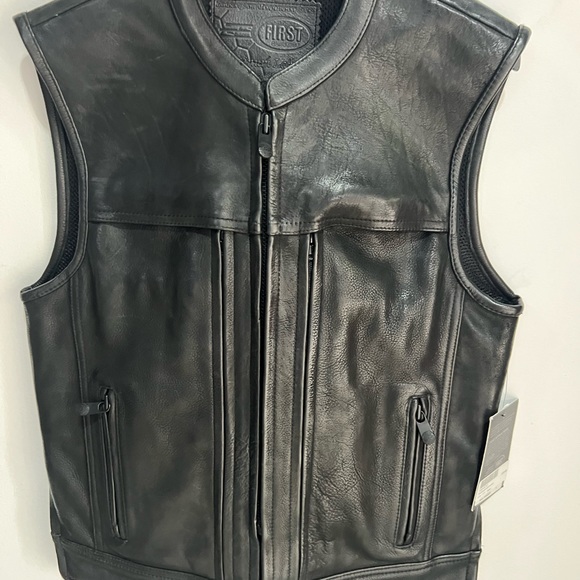 First Classics Rampage Men's Motorcycle Leather Vest - Picture 4 of 8